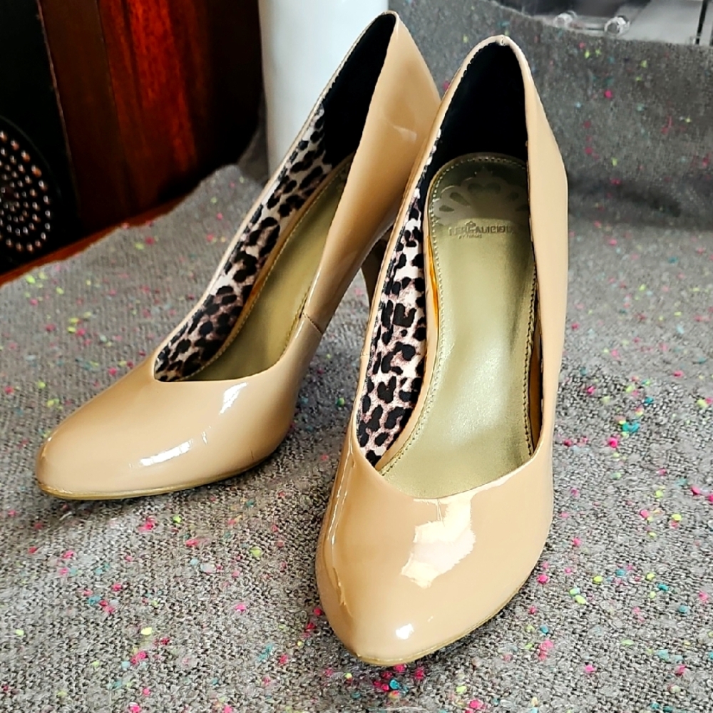 NWOT FERGALICIOUS Womens Pumps